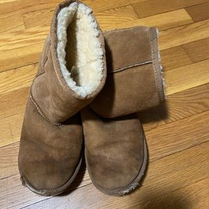 Short tan uggs